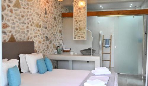 Queen Room with Pool View