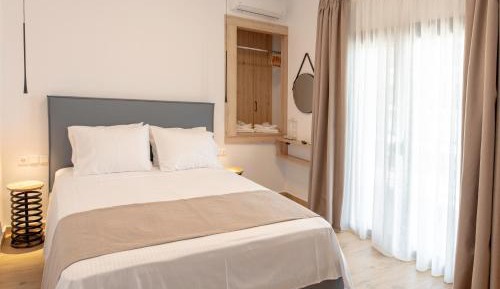 One-Bedroom Apartment with Balcony