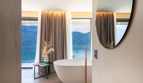 Suite with Lake View