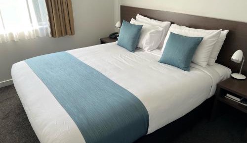 One-Bedroom Suite with Spa Bath