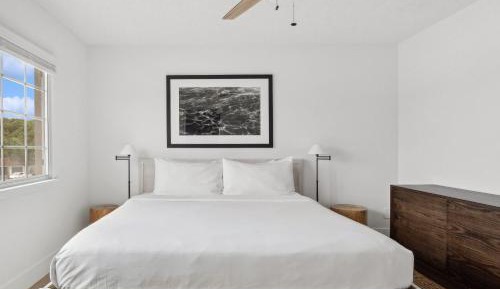 One-Bedroom Apartment (Self Check-in with Virtual Front Desk)