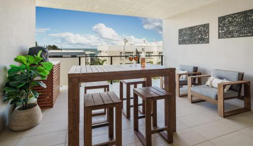 Two-Bedroom Apartment with Balcony and Sea View