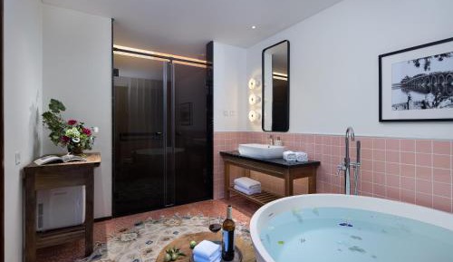 Deluxe Double Room with Bath