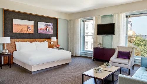Corner Suite