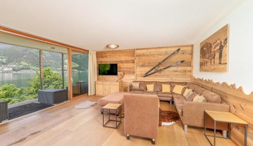 Deluxe Two-Bedroom Apartment with two Bathrooms and Lake View 2.2