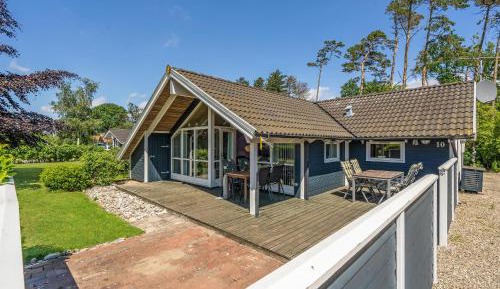 Three-Bedroom Holiday Home 