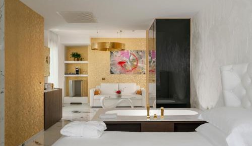 Loft Suite with balcony and frontal sea view