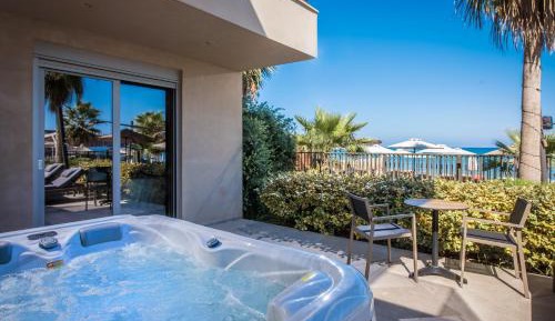 Deluxe Triple Room with Sea View and Jacuzzi