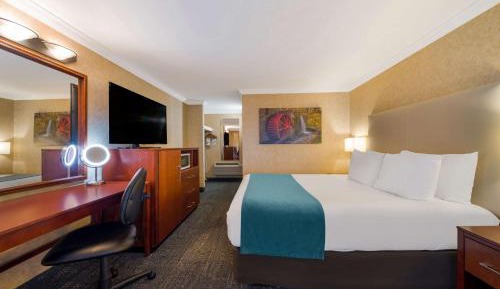 Queen Room with Kitchenette