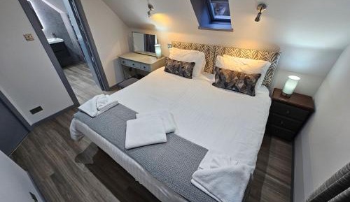 Holiday Home - Crows Nest Balcony Suite Lochview
