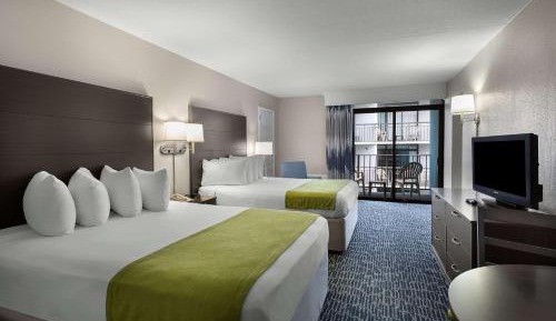 Queen Room with Two Queen Beds and One Double Bed - Balcony/Non-Smoking