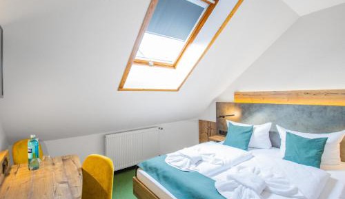 Standard Queen Room
