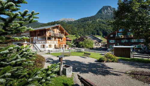 Apartment with Mountain View