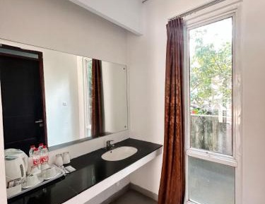 Deluxe Room (2 Adults + 1 Child)