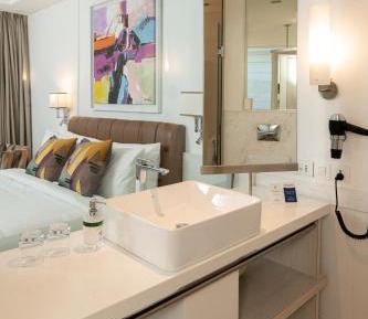 Superior Room - 1 Double Bed 220Sqft