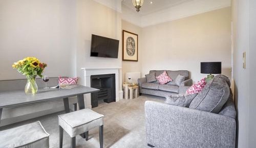 Arthurs Pike, 2 Bedroom Apartment with Lake View - No Pets Allowed