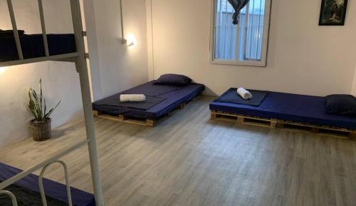 10-Bed Mixed Dormitory Room
