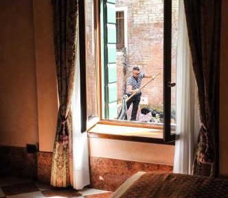 Deluxe room with Canal View