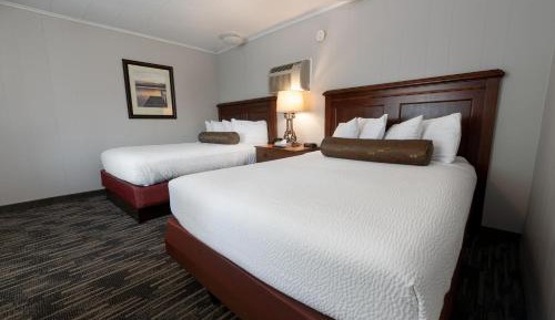 Center Room with Two Queen Beds