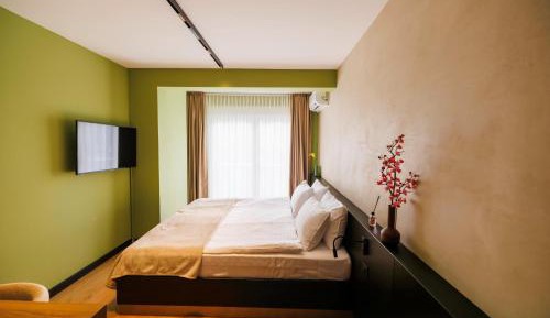Deluxe Double Room (2 Adults + 1 Child)