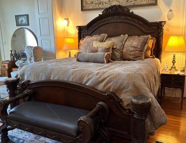 Deluxe King Suite