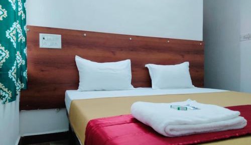 Deluxe Double Room (2 Adults + 1 Child)