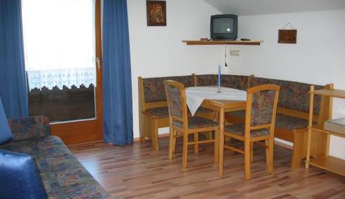One-Bedroom Apartment with Lake View
