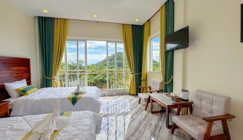 Twin Room with Pool View