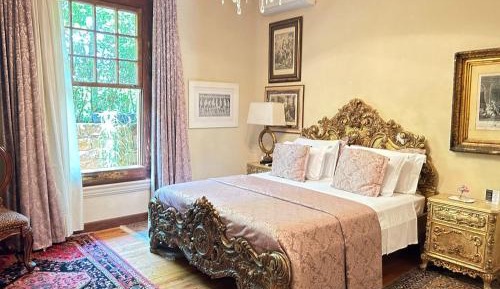 Deluxe Queen Suite