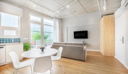  Apartment with Garden