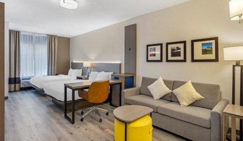 Queen Suite with Two Queen Bed - Non-Smoking