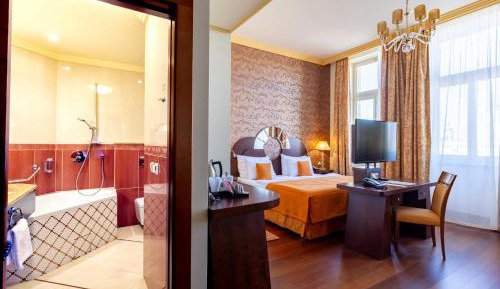 Deluxe Double Room with Bath