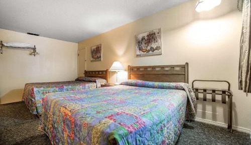 Queen Room with Two Queen Beds - Non-Smoking