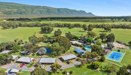 Deluxe Two-Bedroom Cottage with Spa Bath