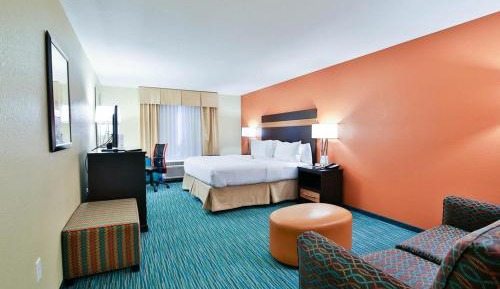Standard King Room with Mobility Accessible Tub