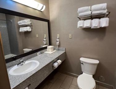 King Suite with Whirlpool - Non Smoking/Interior Hall