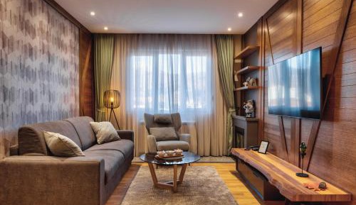 Deluxe One-Bedroom Apartment