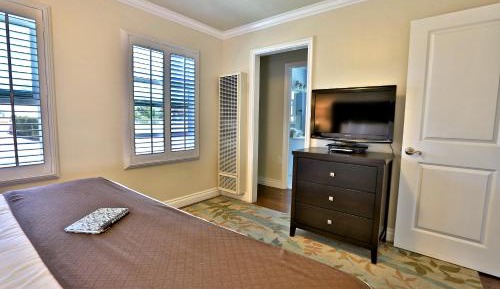 Deluxe King Suite