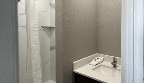 Queen Room - Disability Access - Smoking