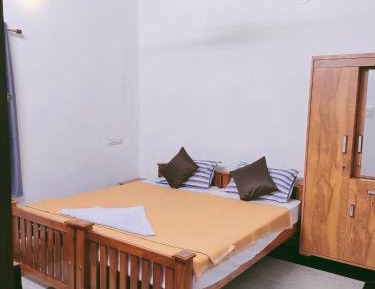 Deluxe Room (2 Adults + 1 Child)