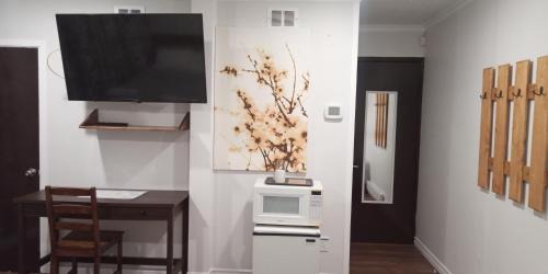 Economy Quadruple Room with Shared Bathroom