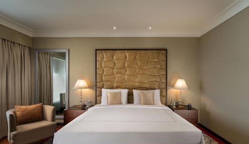 Luxury Room City View King Bed