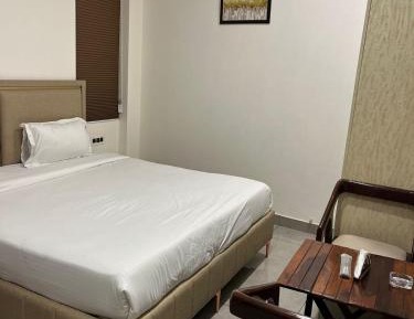 Deluxe Room (2 Adults + 1 Child)