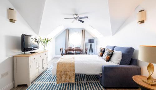 Two-Bedroom Apartment with Sofa Bed