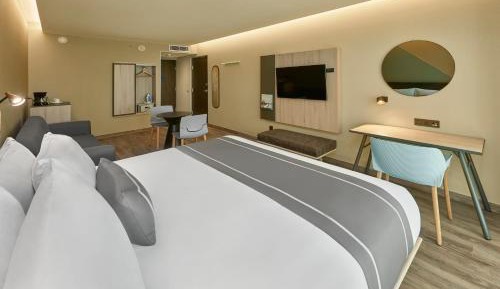 King Suite with Sofa Bed and Ocean View