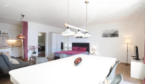 King Studio with Sofa Bed