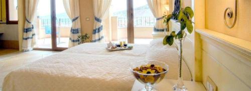 Deluxe Double or Twin Room with Terrace and Sea View