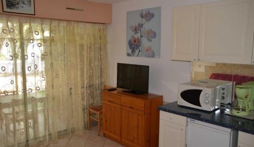 Studio (4 Adults)
