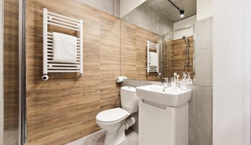 Twin Room with Private Bathroom