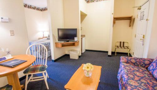 Deluxe King Suite